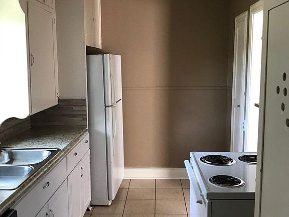 5th image of 132 1/2 Rowland Pl #132-1/2