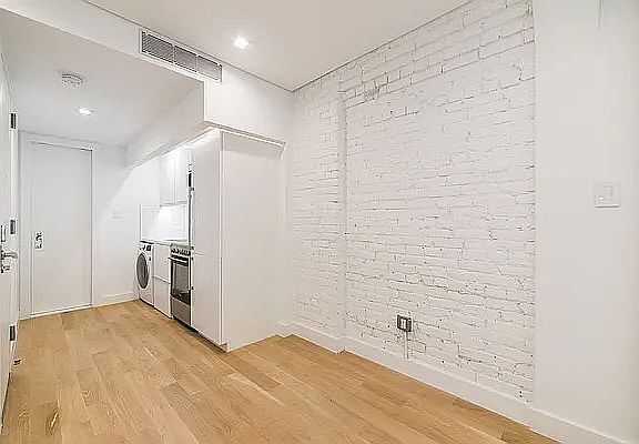 2nd image of 26 Prince St #2
