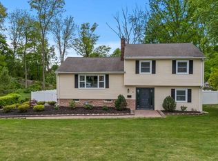 31 Robin Hood Rd, Morris Plains, NJ 07950