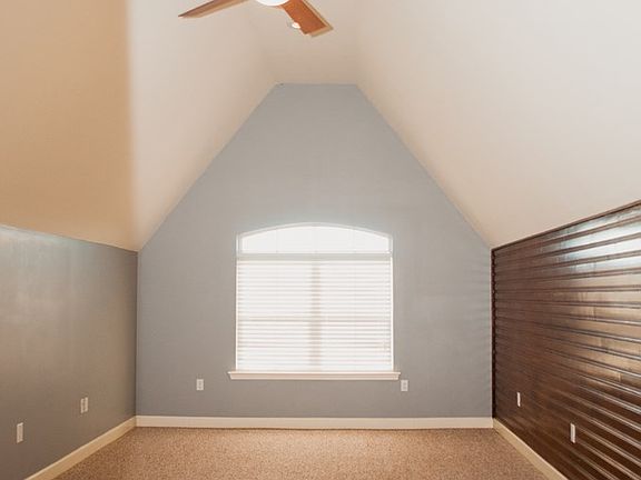 3rd image of 607 E Lake Dr N