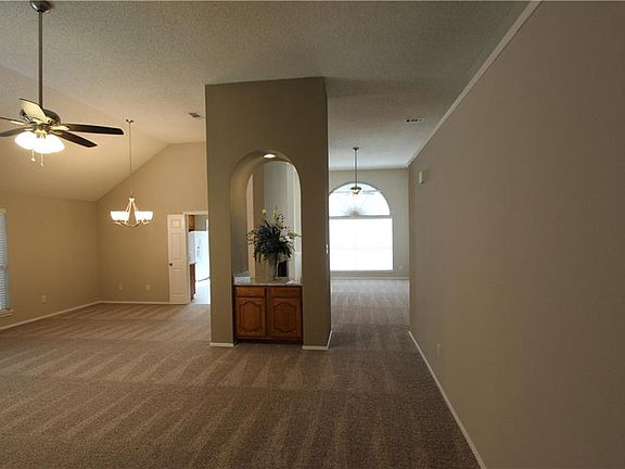 4th image of 2608 Chancellor Dr