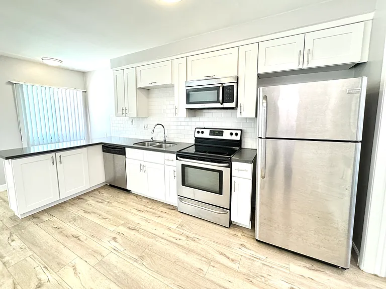 21111 Wood Ave #0 — Photo 13
