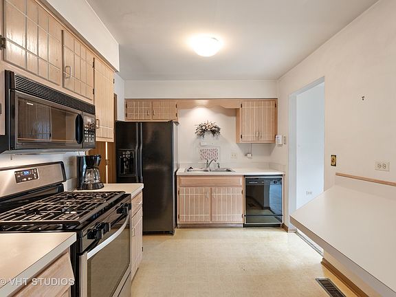 5th image of 22447 Hamilton Dr