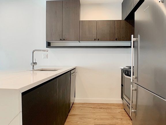 5th image of 25 E 19th St #22F