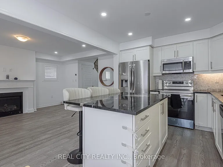 306 Gillett Point N — Photo 15