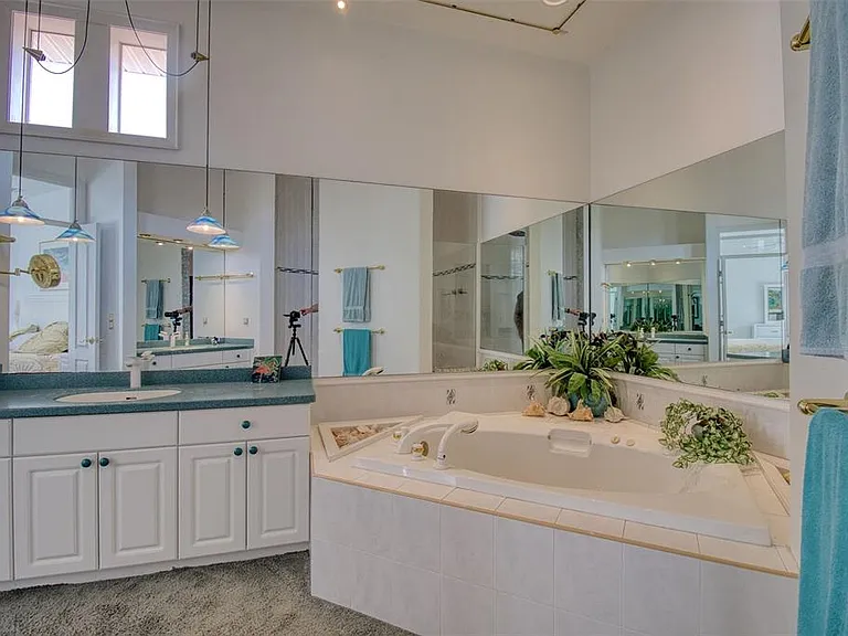 131 Sands Point Dr — Photo 37