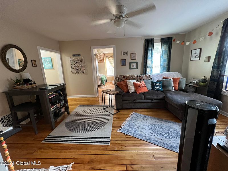 3rd image of 10 Auburn Place