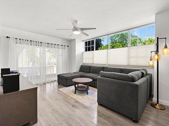 5th image of 250 NE 20th St APT 205