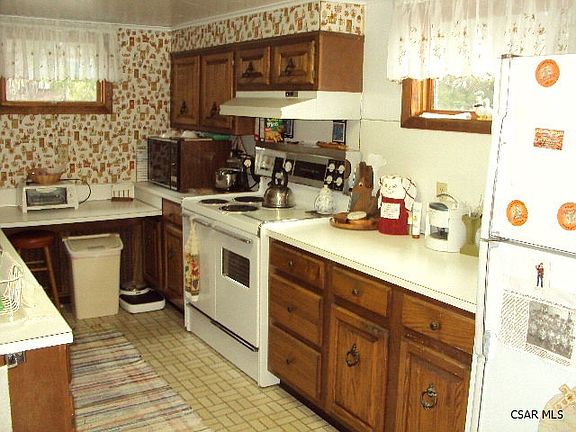 5th image of 948 Wood St