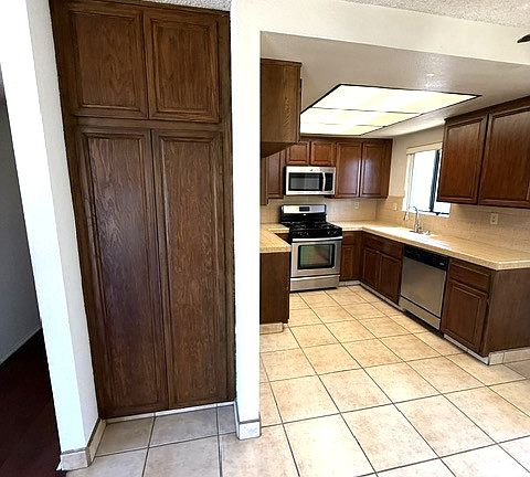 3rd image of 934 W 13th St APT 1