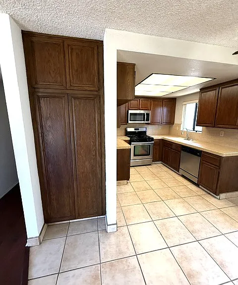 934 W 13th St #1 — Photo 3