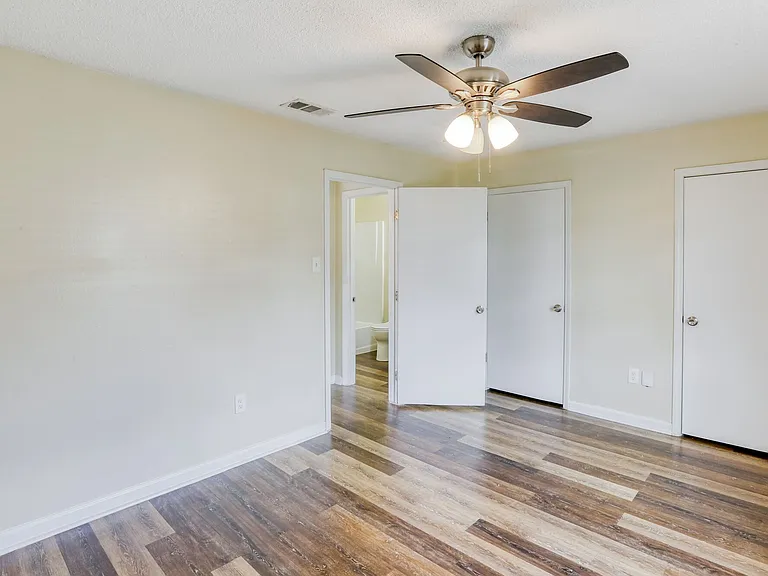 Creekwood Townhomes — Photo 7