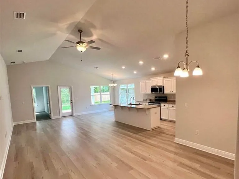 3315 Bliss Ln — Photo 2