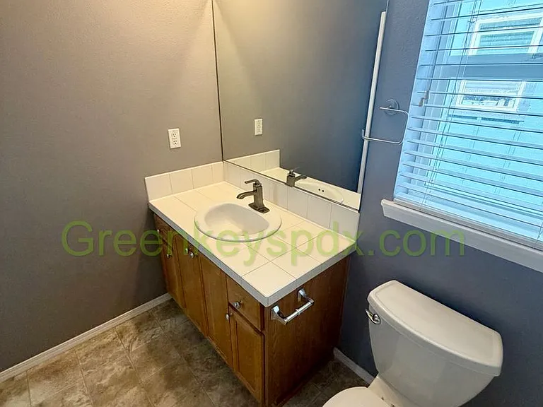 936 SE Elina Ave — Photo 17