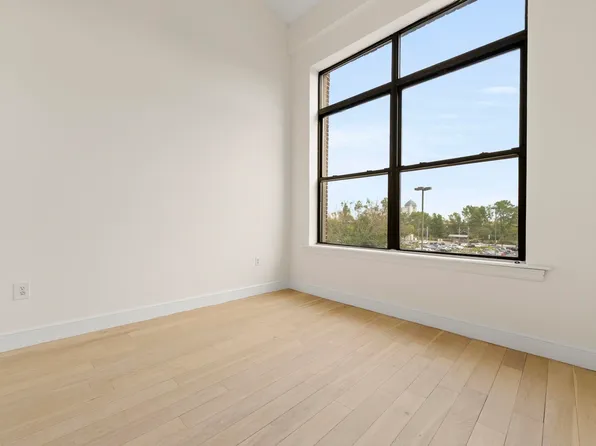 300 Communipaw Avenue image 21 of 50