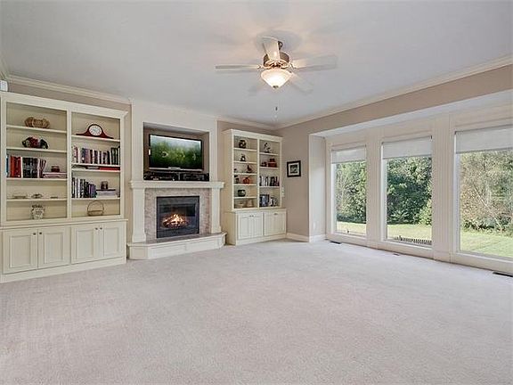 4th image of 1440 Honeysuckle Dr