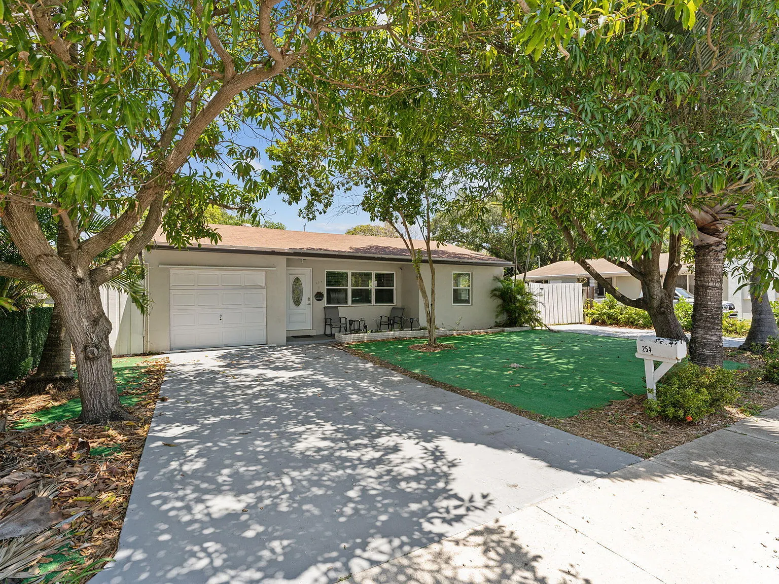 3 bed, 2.0 bath, 1210 sqft, $4,250 — Photo 1