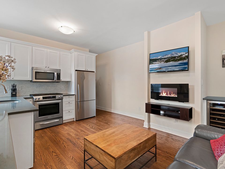 1st image of 328 W 96th St APT B
