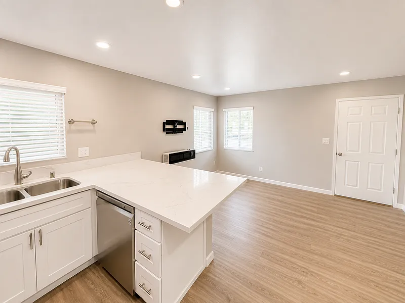 2 bed, 2.0 bath, 715 sqft, $3,695 — Photo 2
