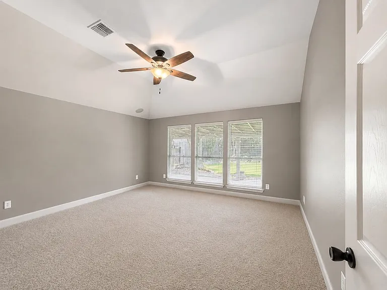 1612 Meadowview Dr — Photo 12