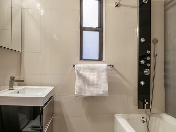 3rd image of 20 W 84th St APT 3A