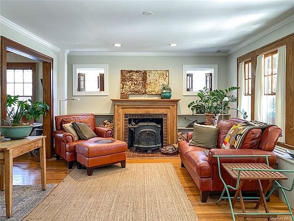 5th image of 10 Woodside Pl