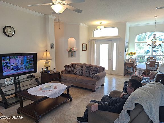 4th image of 48 Waters Dr