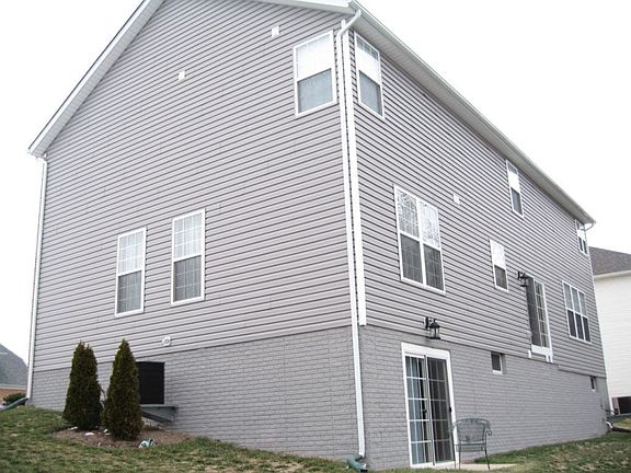 Deck goes here off Family Room slider