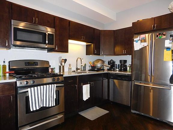 3rd image of 1807 W North Ave #22R