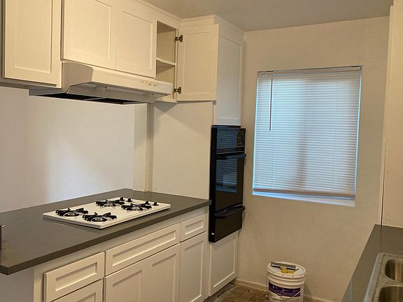 3rd image of 24451 Park St