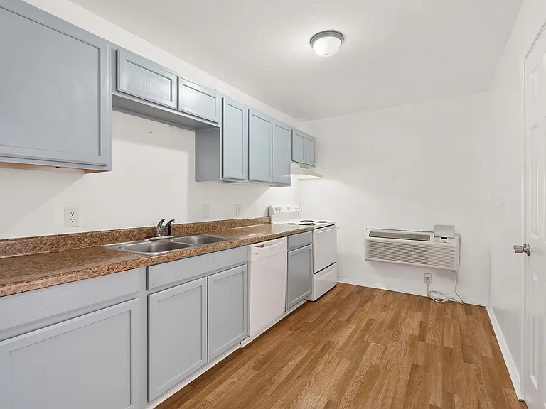 Flat Rock Creek Apartments — Photo 40