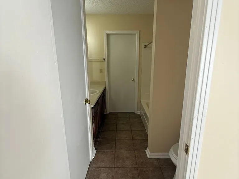 615 Castlegate Dr — Photo 9
