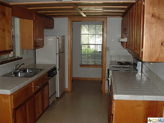 3rd image of 105 Elm Hill Ct