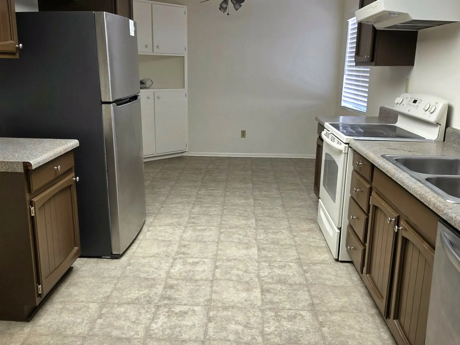 W 12th St, Safford — Photo 4