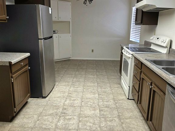 Kitchen / laundry hookups for your gas or electric dryer