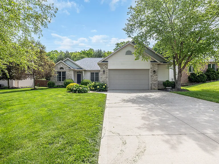 20427 Scotch Pine Way — Photo 1