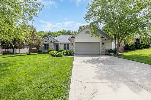 20427 Scotch Pine Way Photo 1
