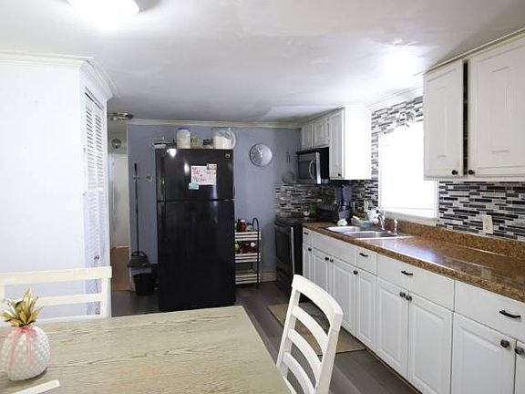 5th image of 2000 NW 22nd St #407