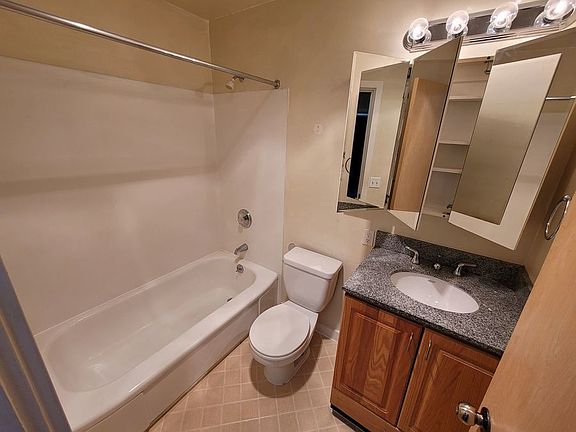 4th image of 1819 NW Central Pl #2-405