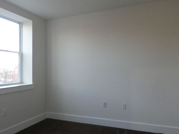 5th image of 5108-10 Spruce St #9885085