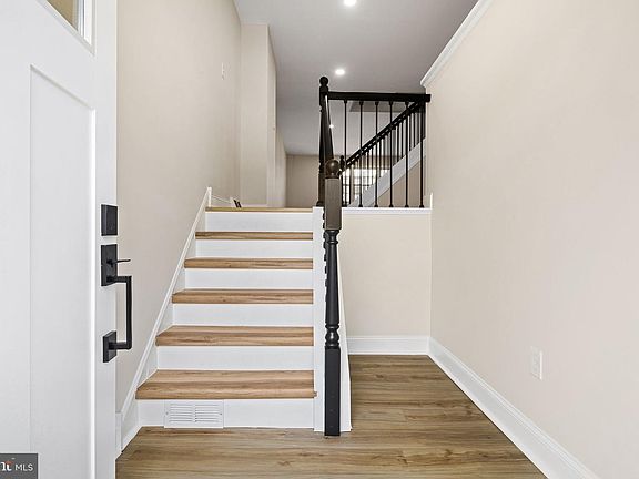 2nd image of 3609 Essex Ln
