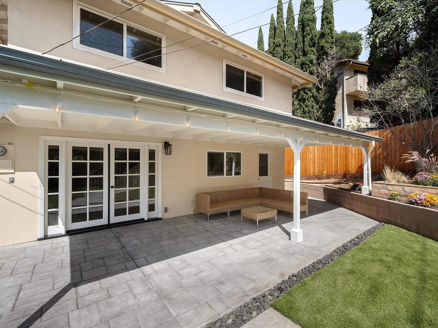 5 bed, 2.5 bath, 2045 sqft, $6,900 — Photo 3