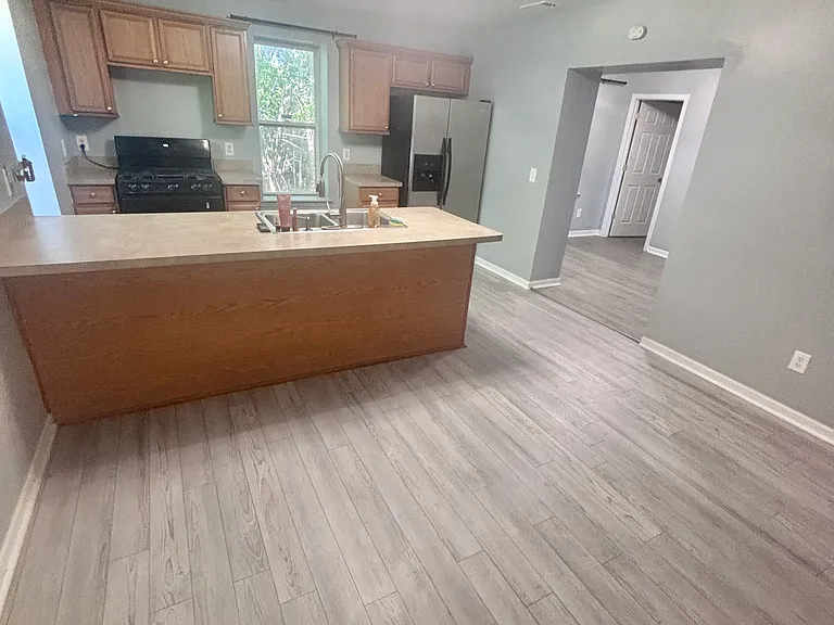 1751 Clara St — Photo 3