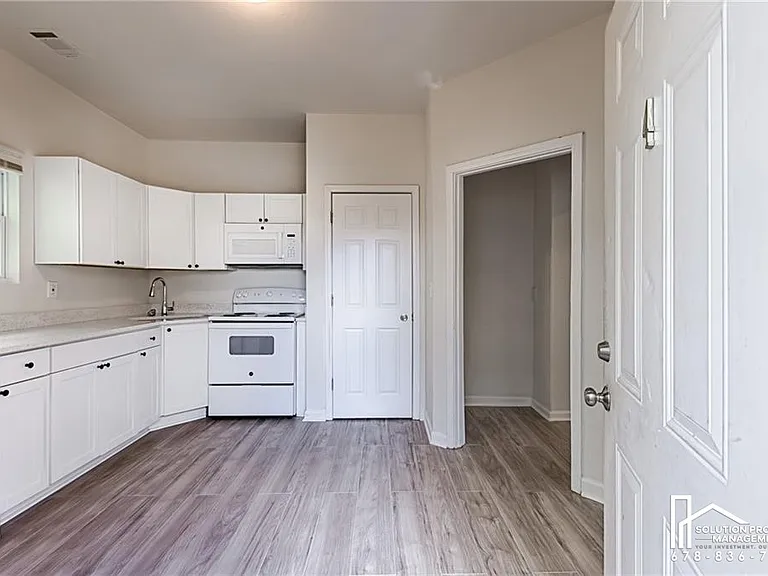 987 Dimmock St SW #4 — Photo 5