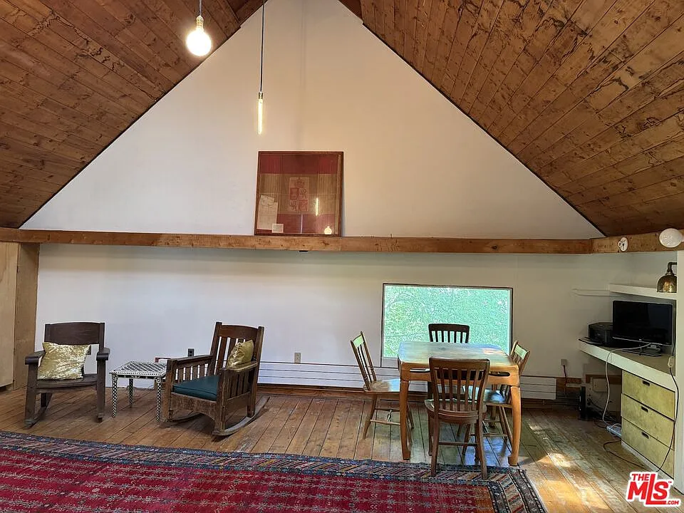 3 bed, 1.5 bath, $3,000 — Photo 2