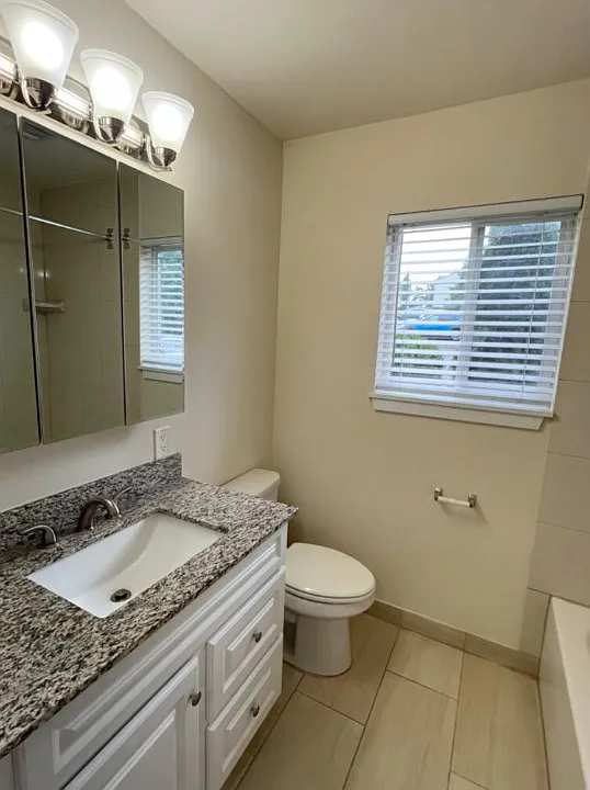 2 Bed, 1 Bath, 1000 sqft