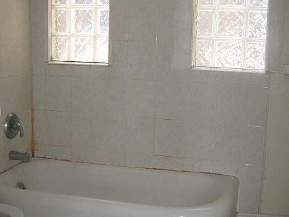 3rd image of 2624 N Fratney St #4