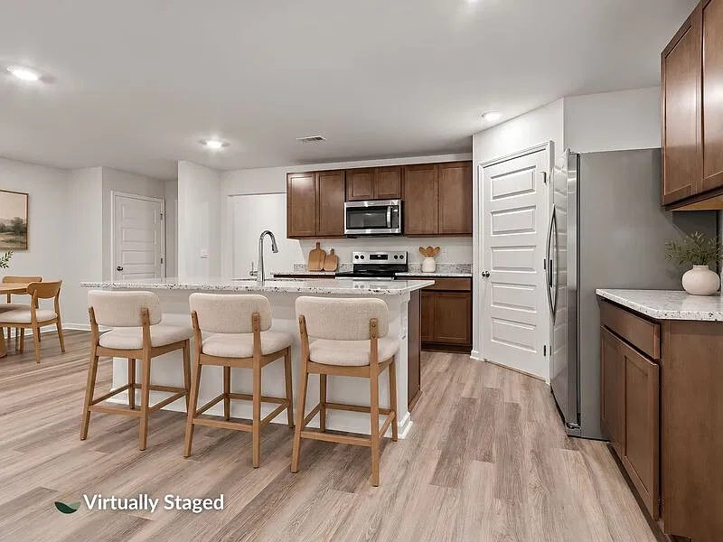 5 bed, 3.0 bath, 2016 sqft, $1,995 — Photo 4