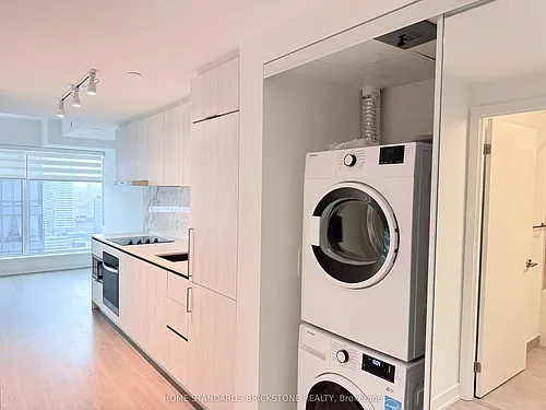 8 Wellesley St W #3507 Photo 1