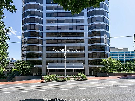 5th Ave Entrance - Circular 
